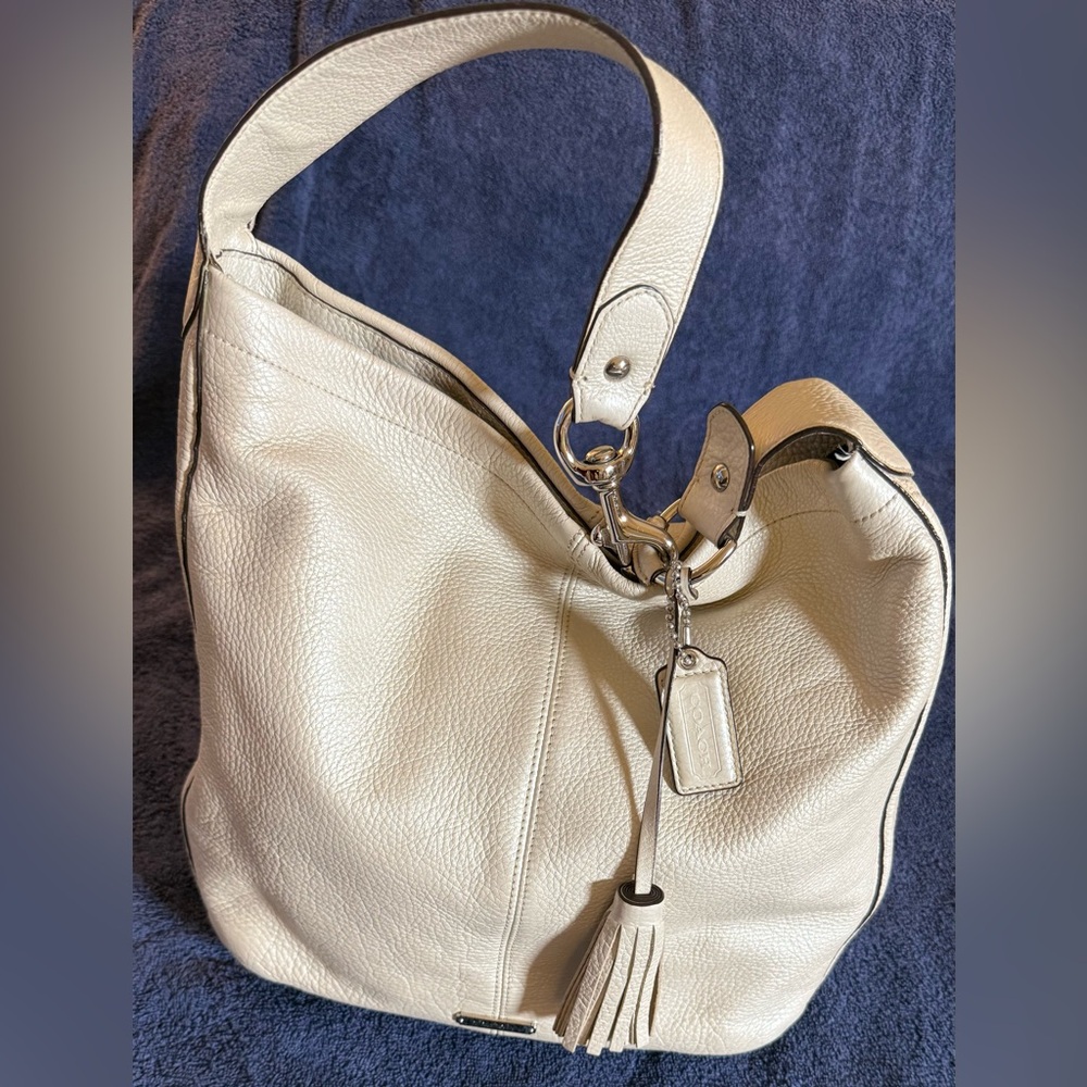 EUC COACH AVERY PEBBLED LEATHER HOBO BAG   Jan. 2014